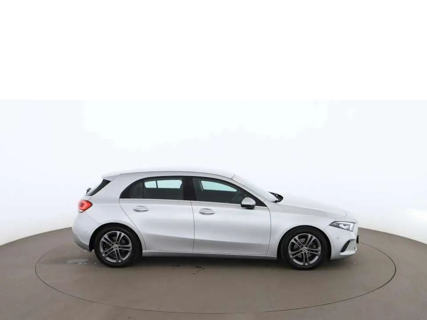 Mercedes-Benz A 180 d Aut LED NAVI LEDER DIGI-TACHO R-KAMERA Silber - 2