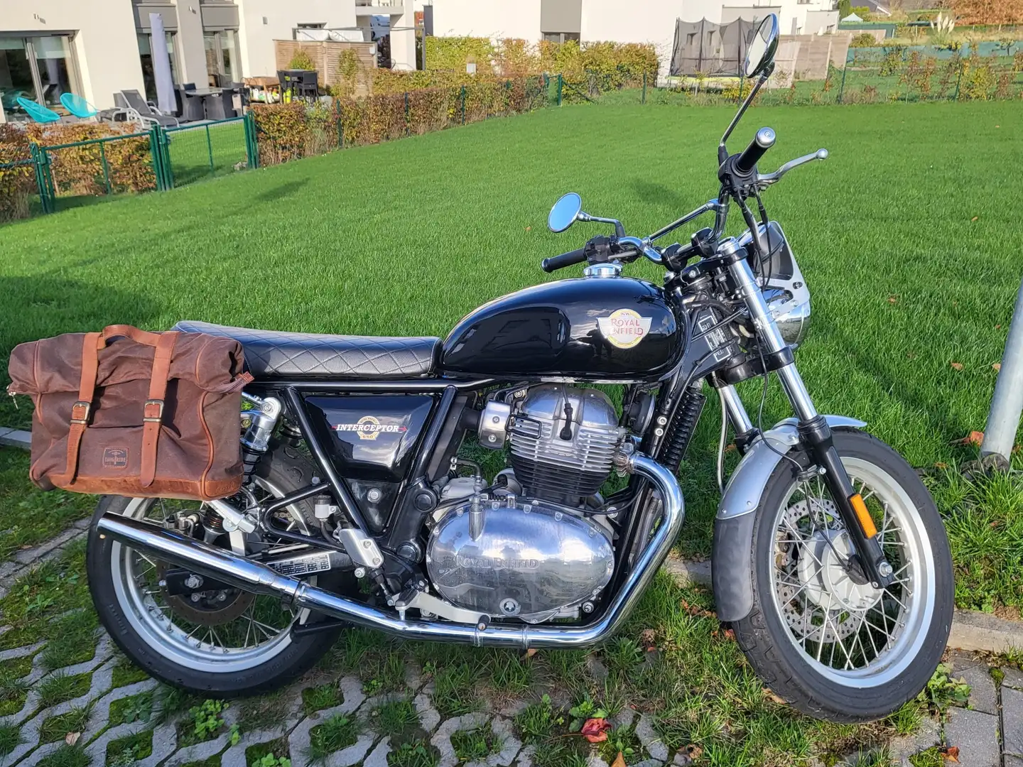 Royal Enfield Interceptor Noir - 2
