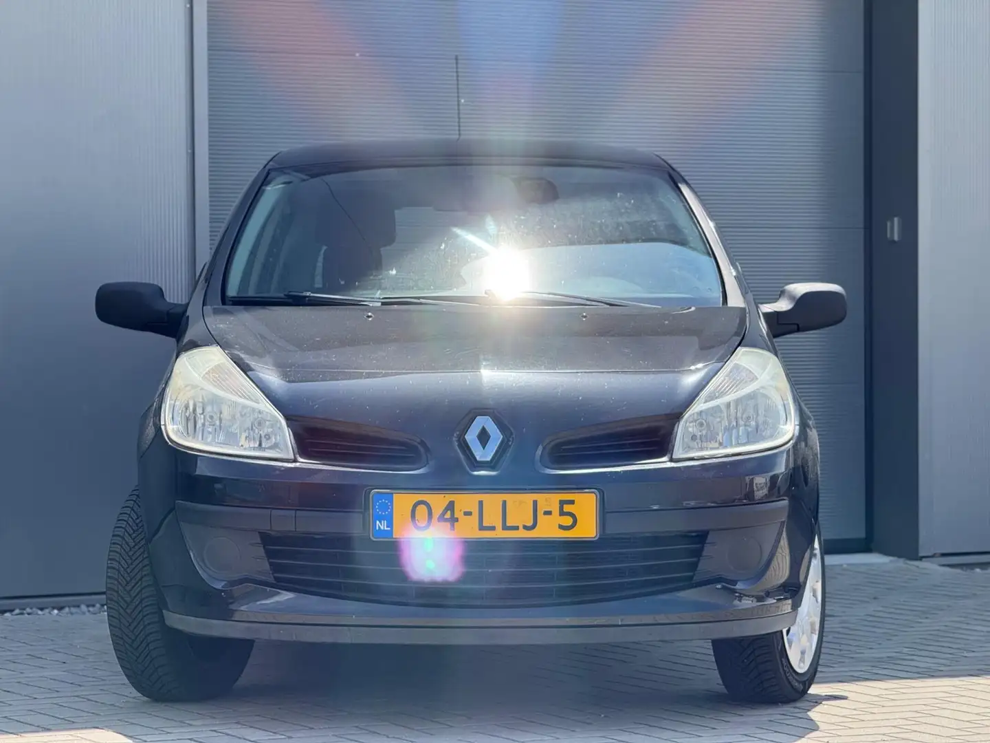 Renault Clio 1.2-16V Authentique | Airco | Bluethooth | Elektri Zwart - 2