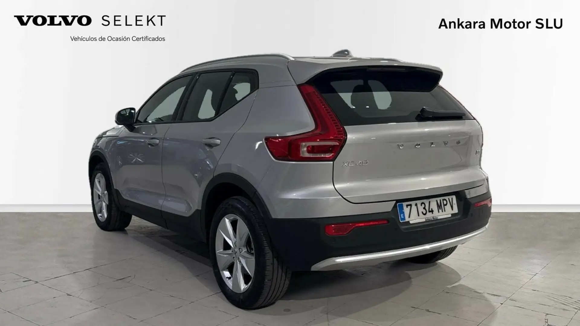 Volvo XC40 2.0 B3 CORE AUTO 5P - 2