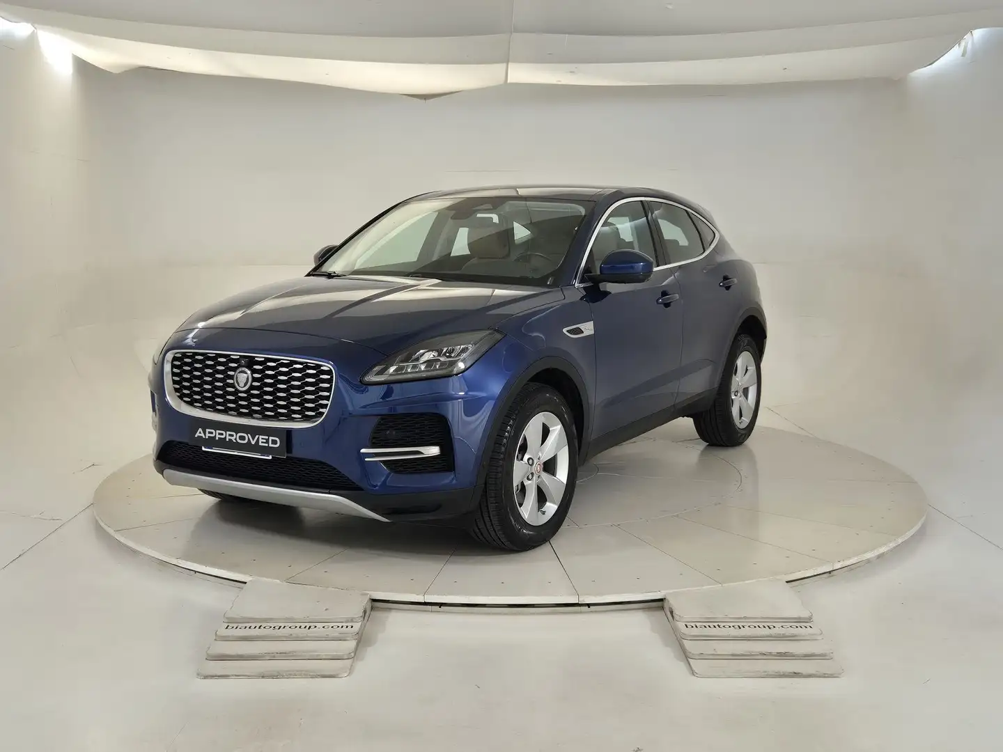 Jaguar E-Pace 2021 2.0d i4 mhev R-Dynamic SE awd 163cv auto Blauw - 1