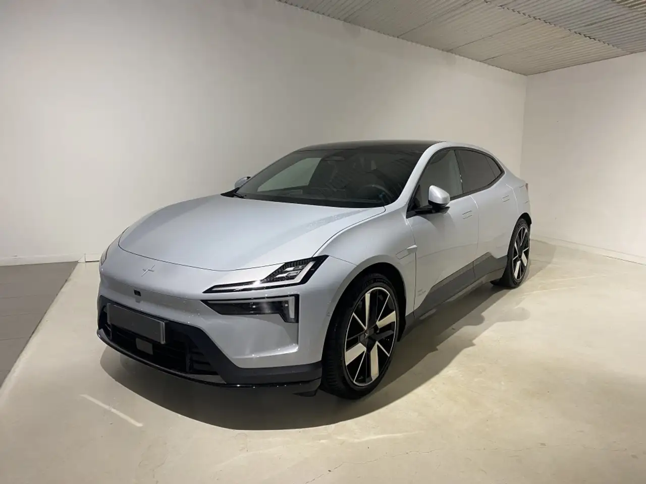 Polestar 4 2025