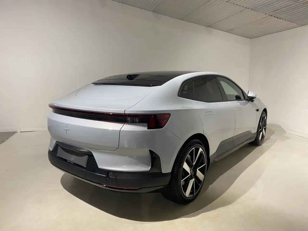 Polestar 4 2025