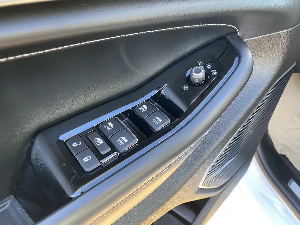 2021 Jeep Grand Cherokee L Overland | Heated Steering Wheel | Climate Seats | — photo 5