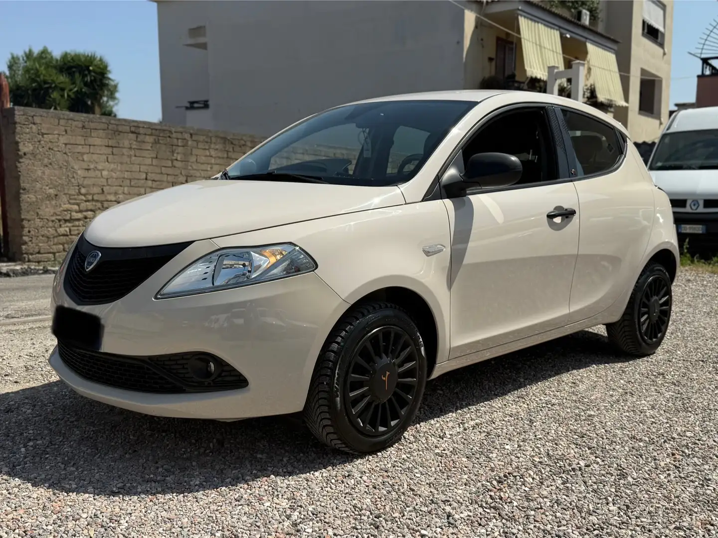 Lancia Ypsilon Y 1.2 69cv GPL Ecochic Black and Noir Beige - 1