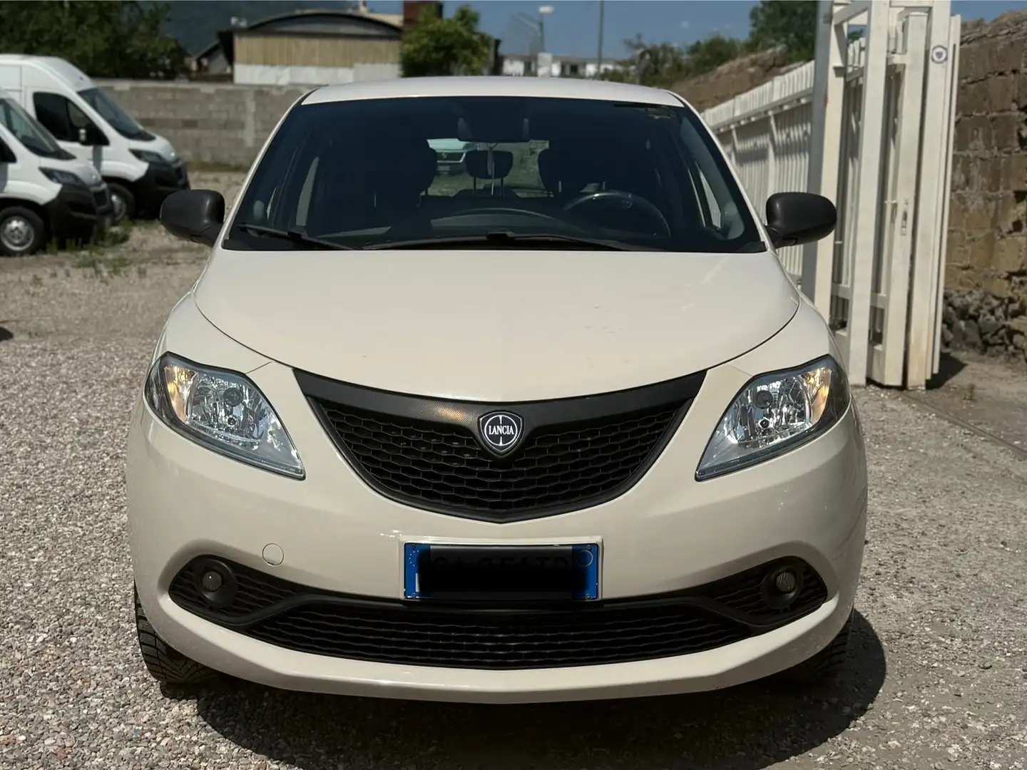 Lancia Ypsilon Y 1.2 69cv GPL Ecochic Black and Noir Beige - 2