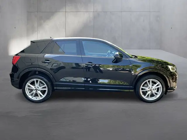 Audi Q2 view 3