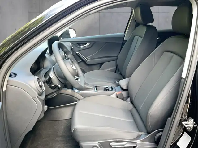 Audi Q2 view 8