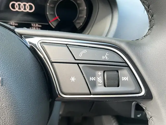 Audi Q2 view 12