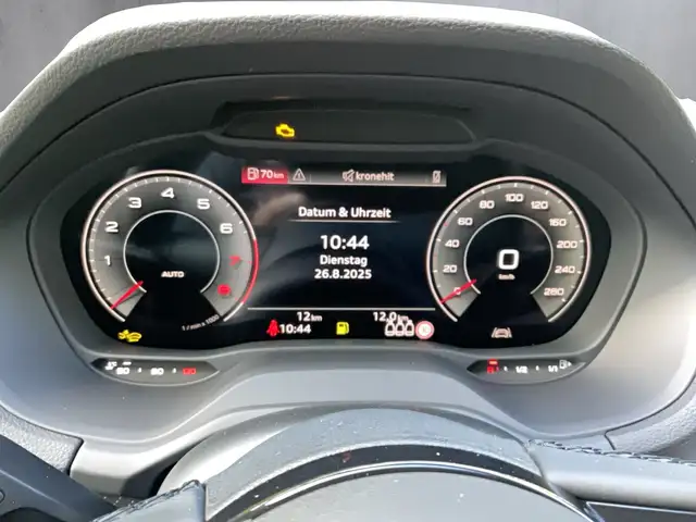 Audi Q2 view 10