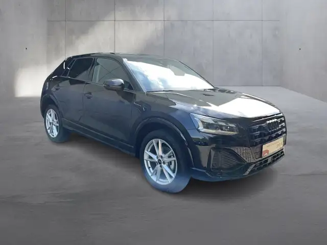 Audi Q2 view 4
