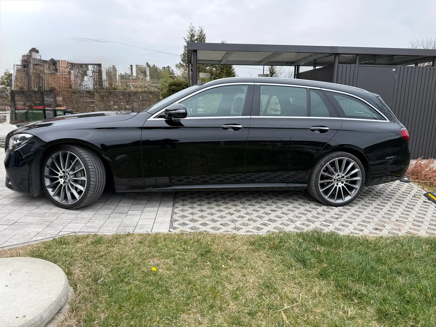 Mercedes-Benz E 220 E 220 d T 4Matic Austria Edition Aut. Austria Edition Schwarz - 2