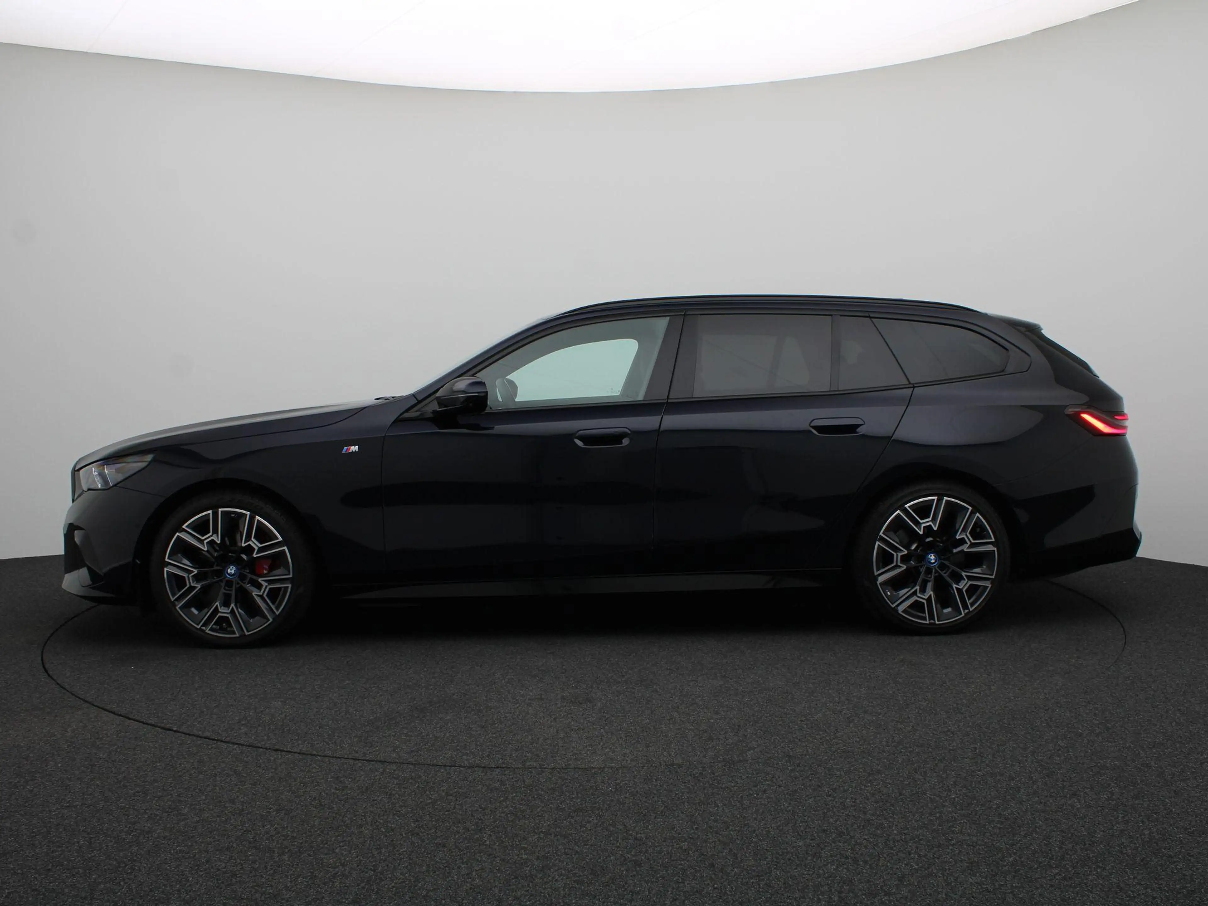 BMW i5 Touring E-Drive 40 M Sportpakket Pro | Comfort Acc — photo 4