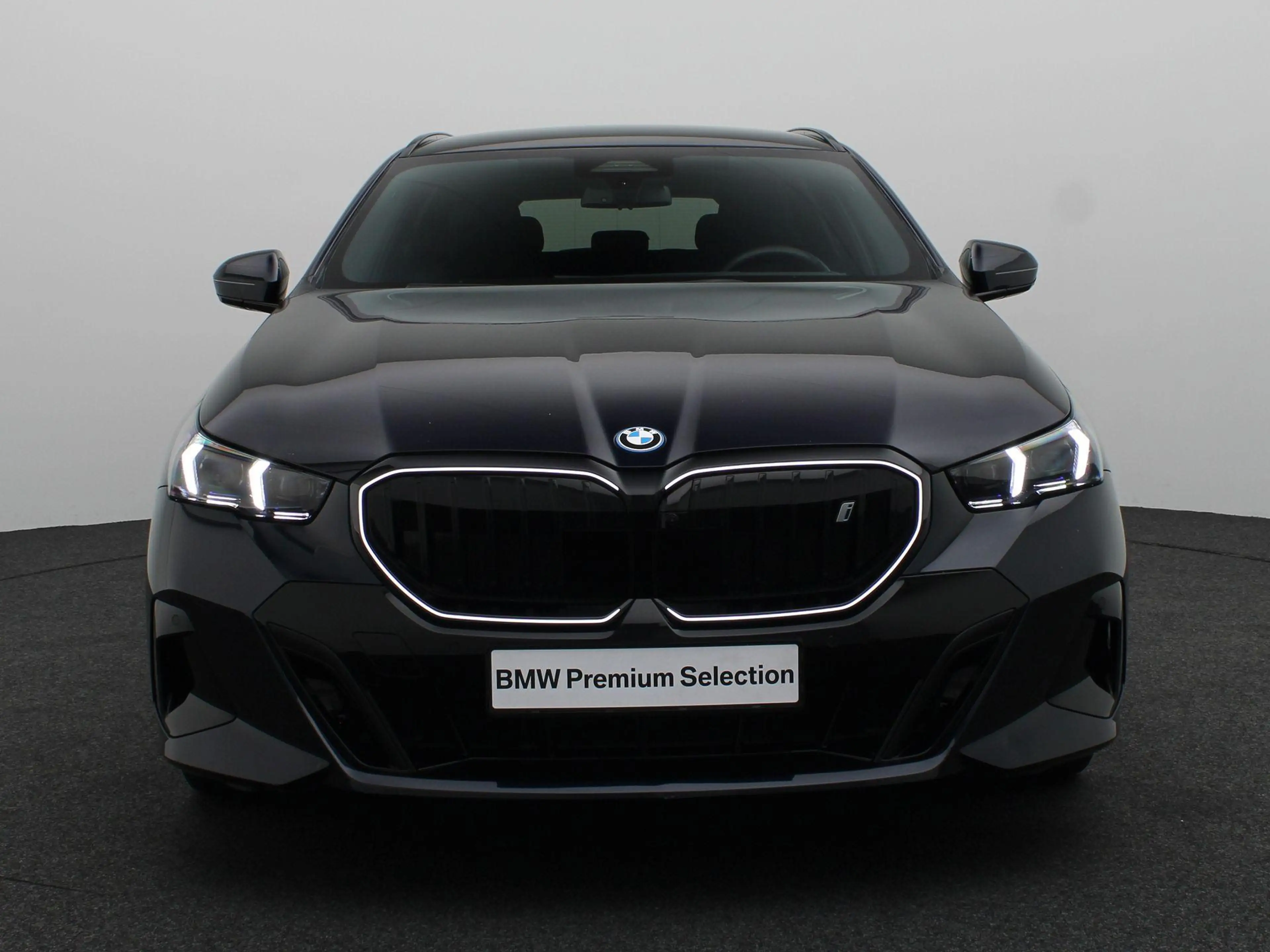 BMW i5 Touring E-Drive 40 M Sportpakket Pro | Comfort Acc — photo 3