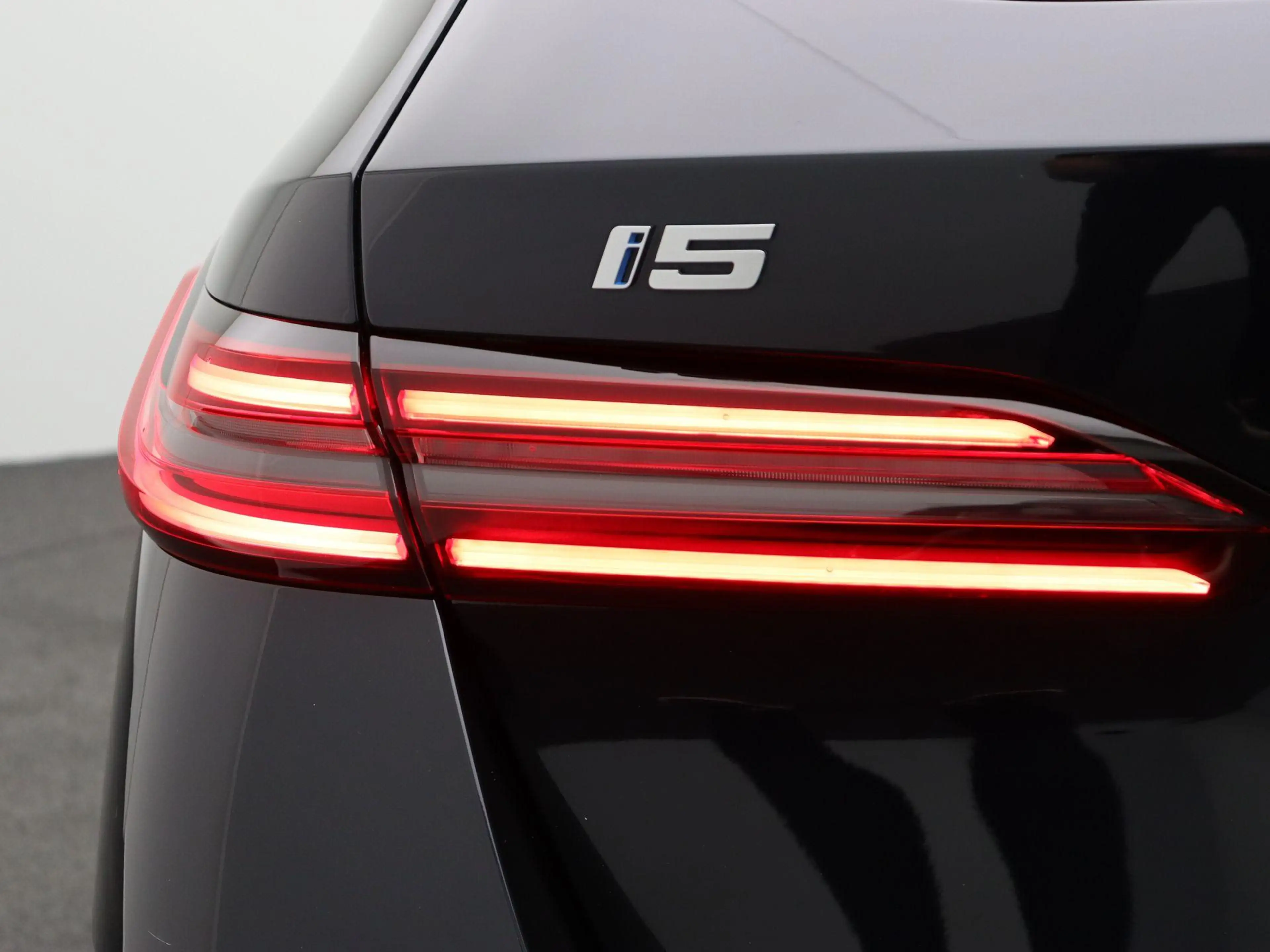 BMW i5 Touring E-Drive 40 M Sportpakket Pro | Comfort Acc — photo 10