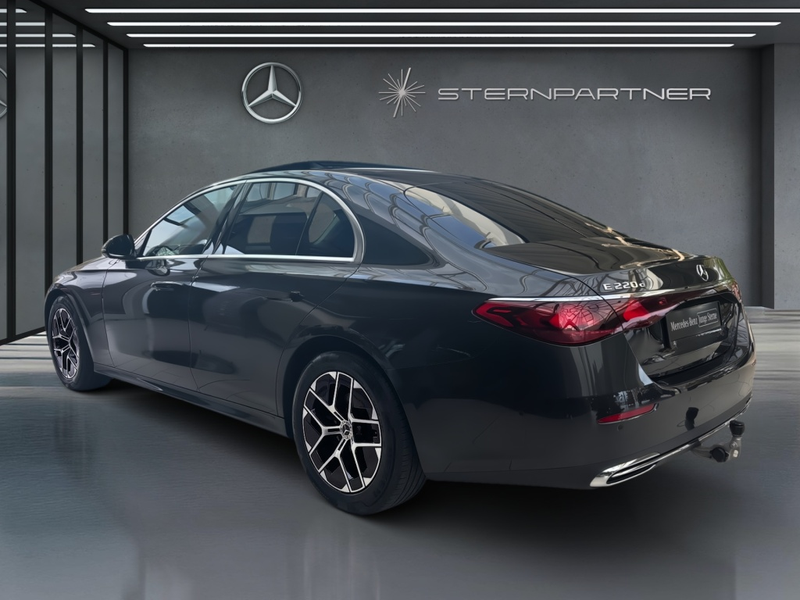 Mercedes-Benz E 220 d Avantgarde + Panorama + AHK + Distronic — photo 8