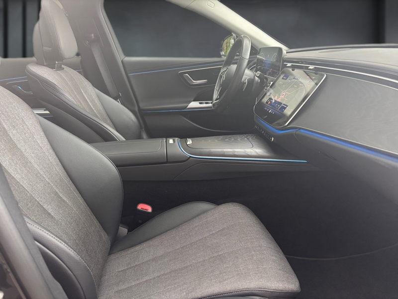 Mercedes-Benz E 220 d Avantgarde + Panorama + AHK + Distronic — photo 15