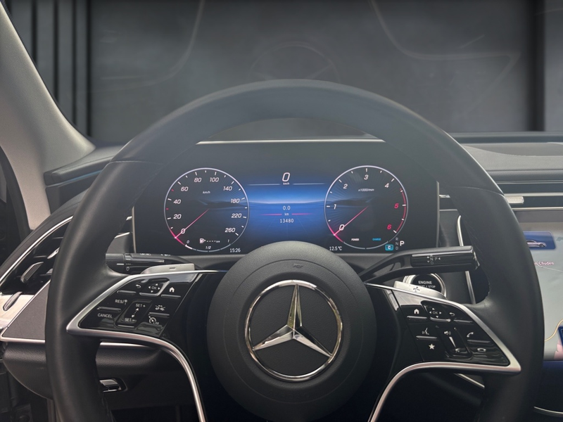 Mercedes-Benz E 220 d Avantgarde + Panorama + AHK + Distronic — photo 7