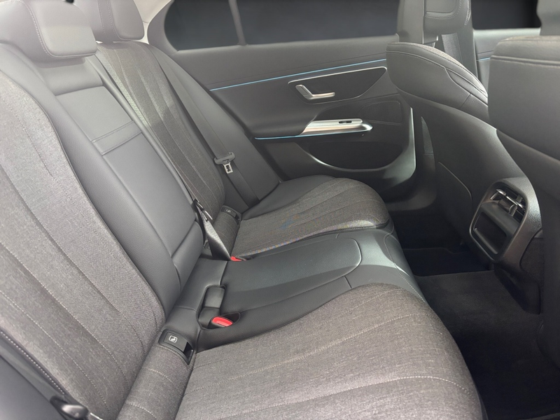Mercedes-Benz E 220 d Avantgarde + Panorama + AHK + Distronic — photo 12