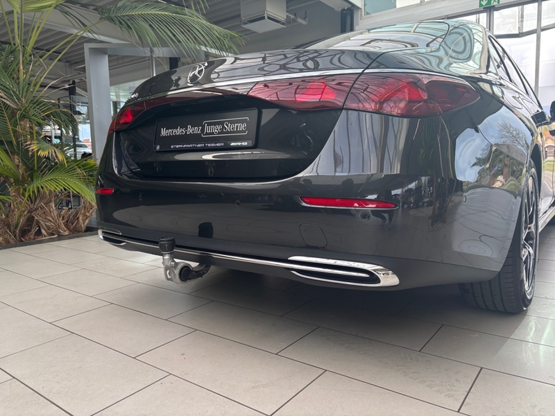 Mercedes-Benz E 220 d Avantgarde + Panorama + AHK + Distronic — photo 11