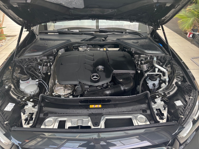 Mercedes-Benz E 220 d Avantgarde + Panorama + AHK + Distronic — photo 4