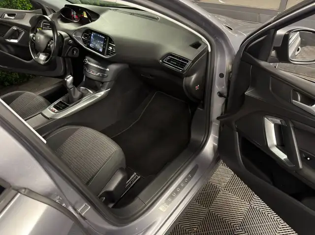 Peugeot 308 view 14