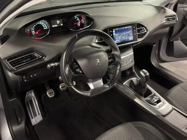 Peugeot 308 view 11