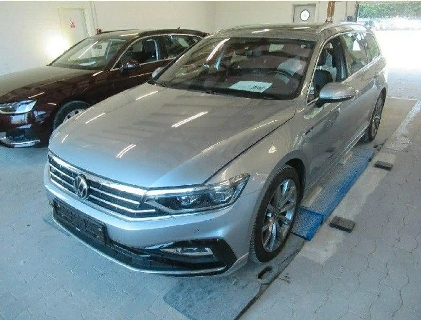 Volkswagen Passat Variant DSG Elegance *R-LINE*AHK*PANO*360 Argento - 1