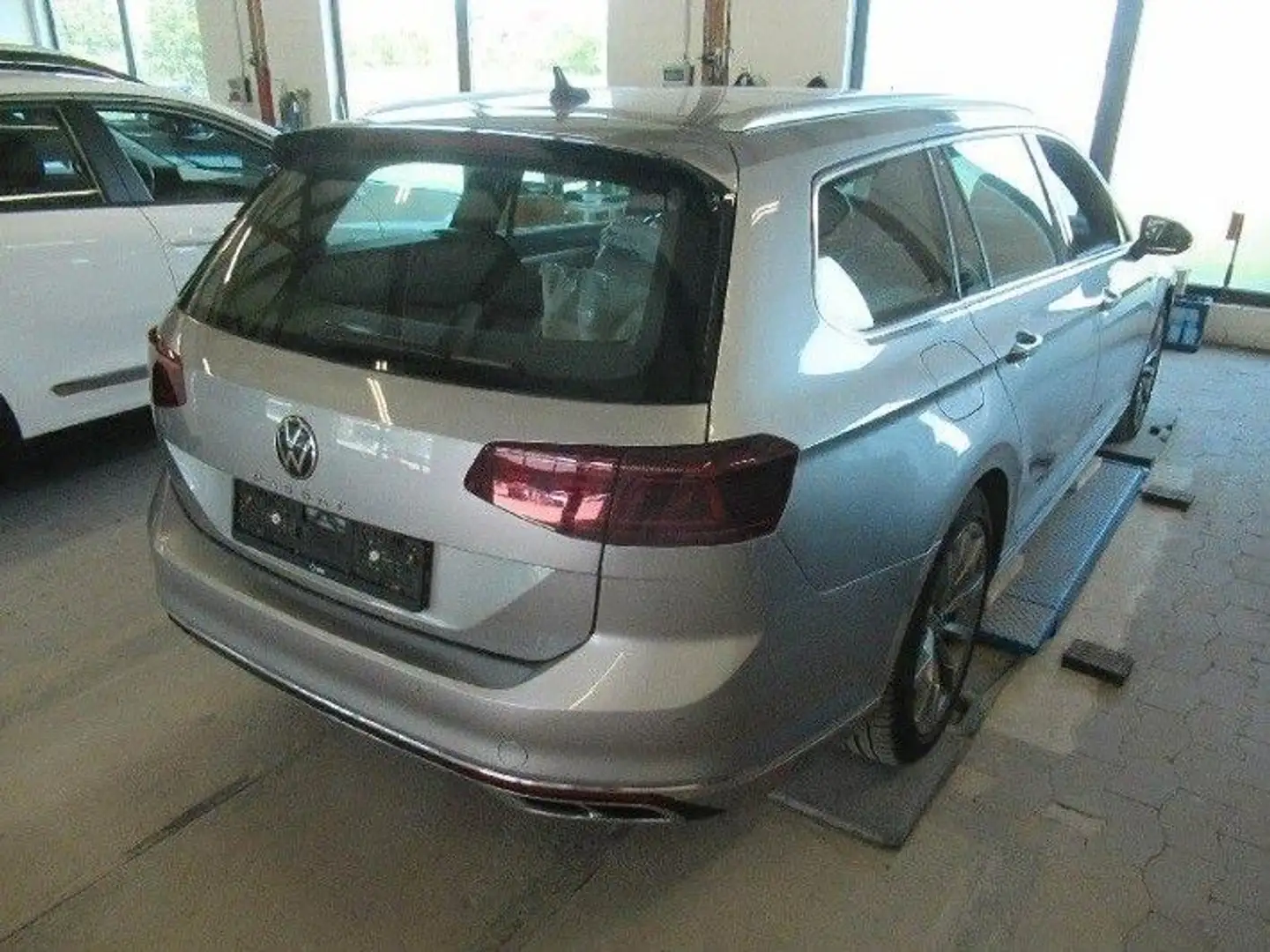 Volkswagen Passat Variant DSG Elegance *R-LINE*AHK*PANO*360 Argento - 2