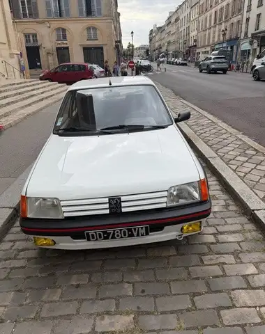 Peugeot 205 GTI 1l6 2eme main seulement