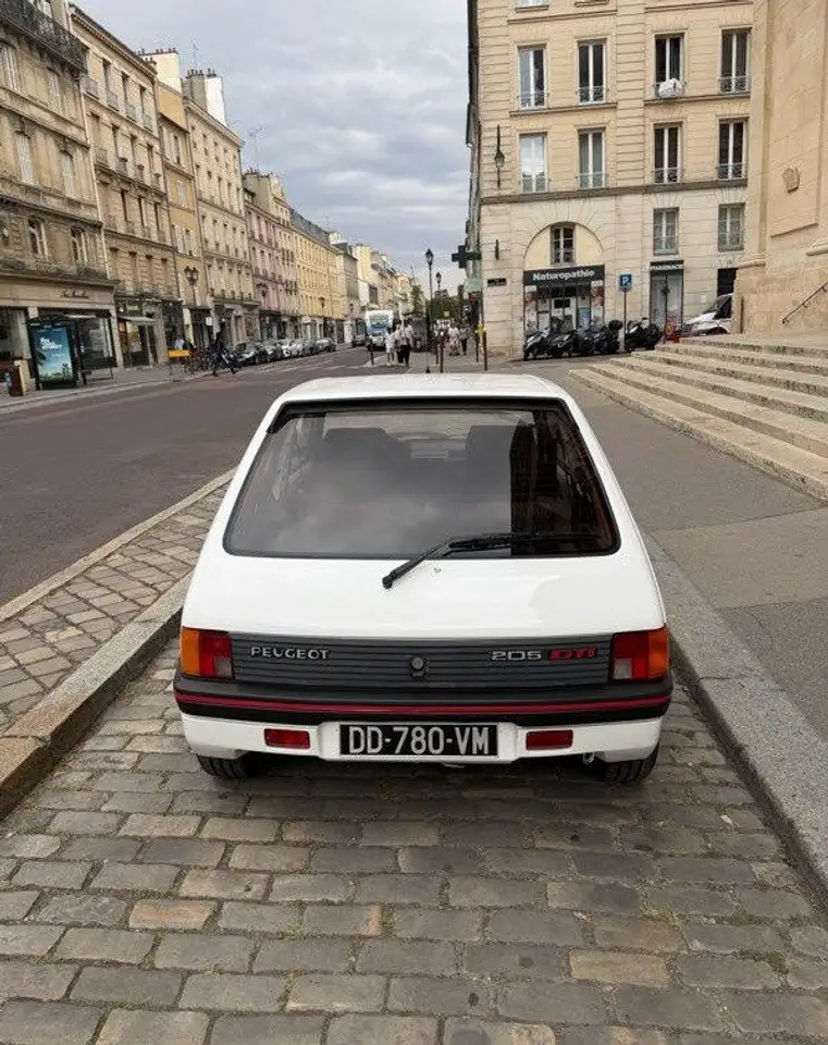 Peugeot 205 GTI 1l6 2eme main seulement, foto 2