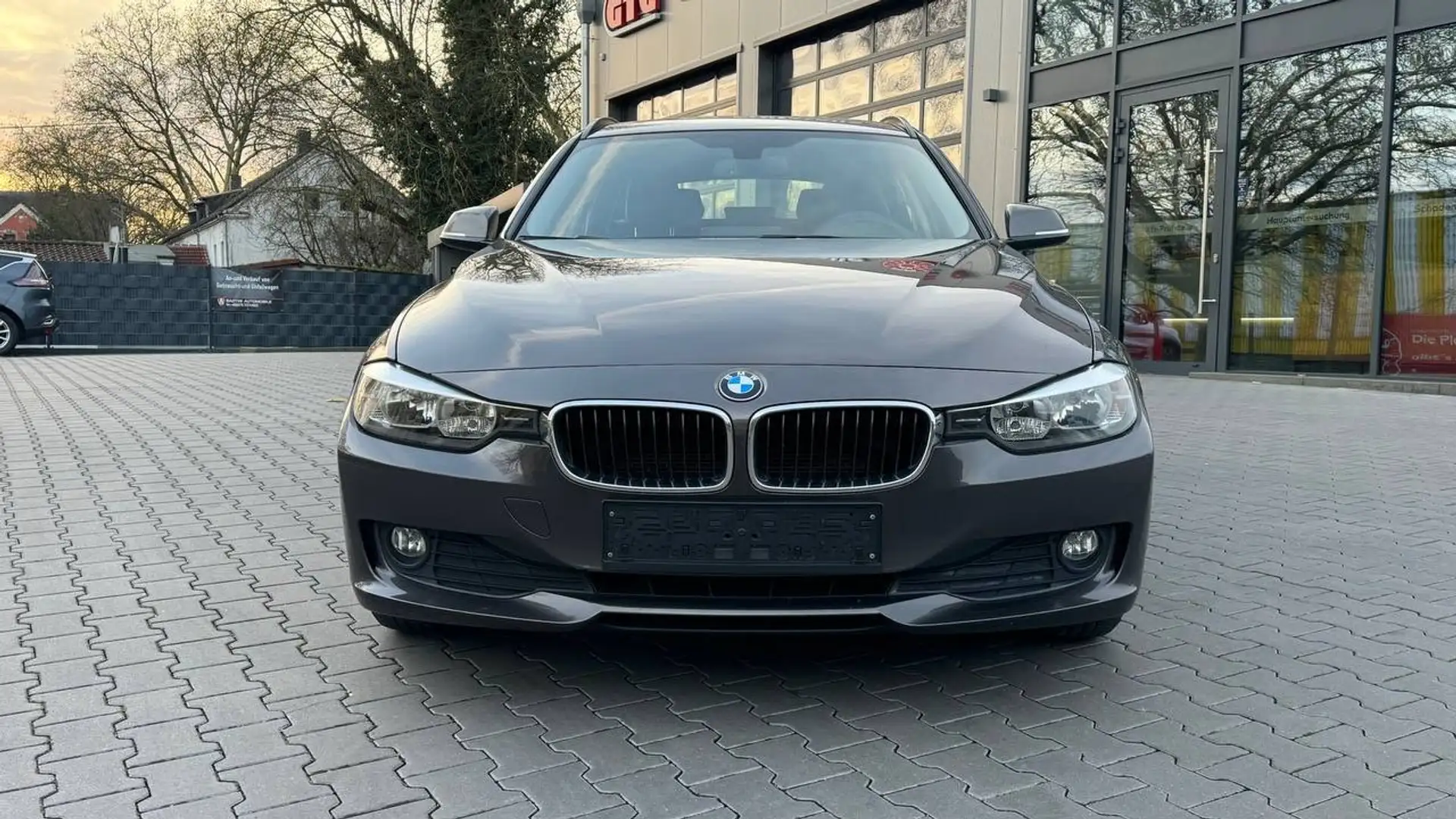 BMW 320 320d DPF Touring Aut. Edition Fleet Lifestyle - 2