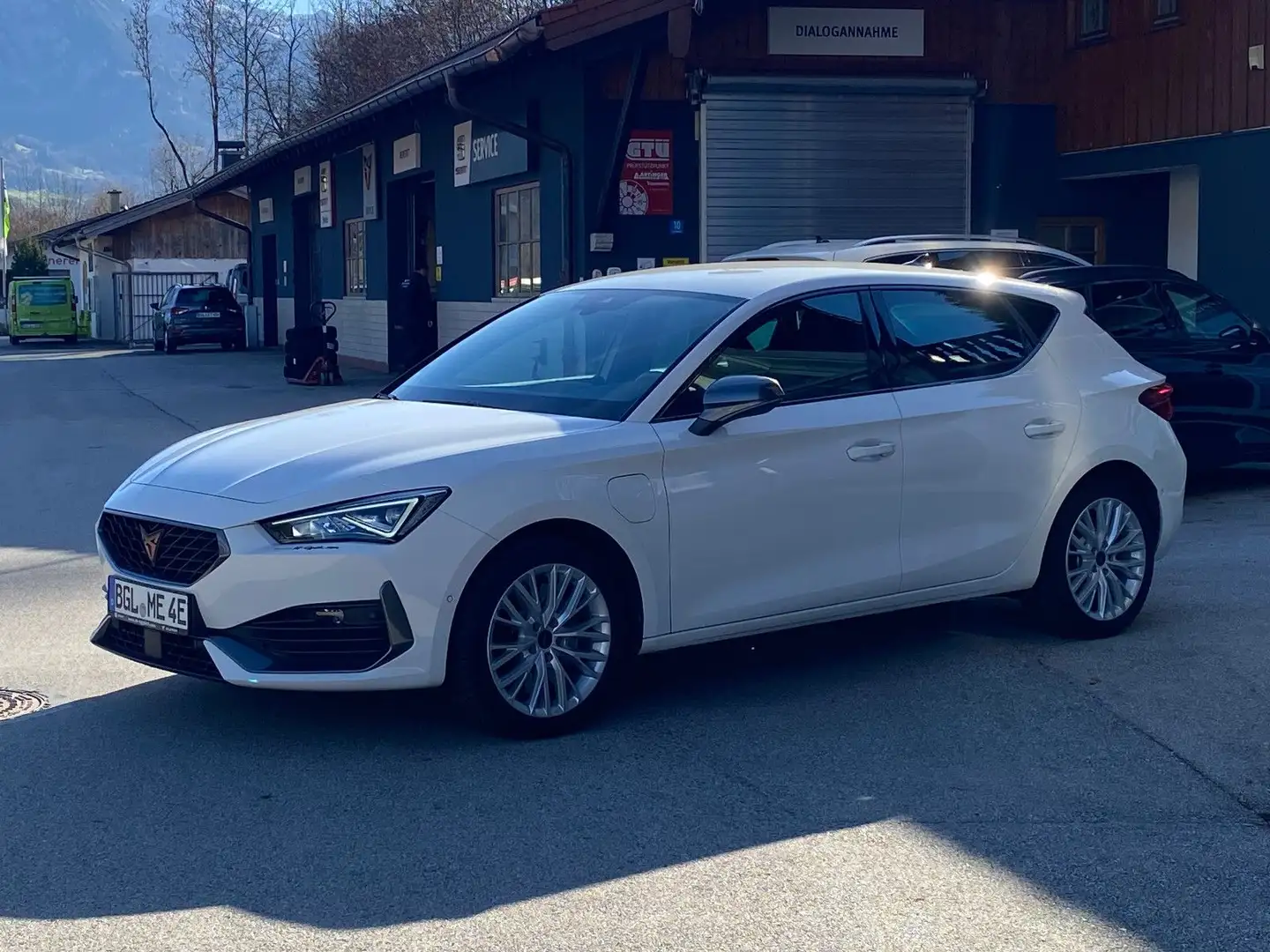 CUPRA Leon PHEV +AssistXL+Kamera+Winterpaket+Kessy Weiß - 1
