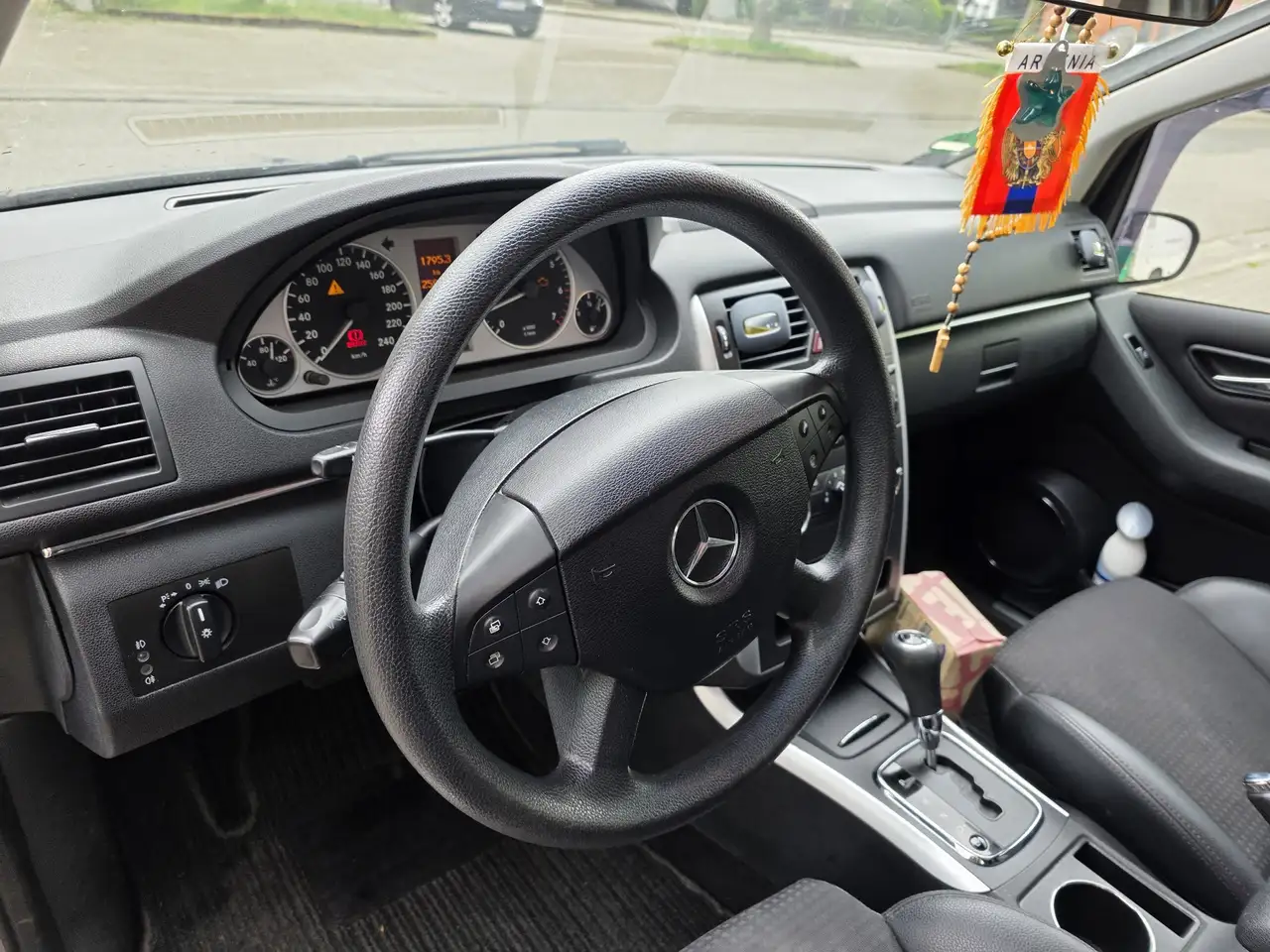 Mercedes-Benz B 200