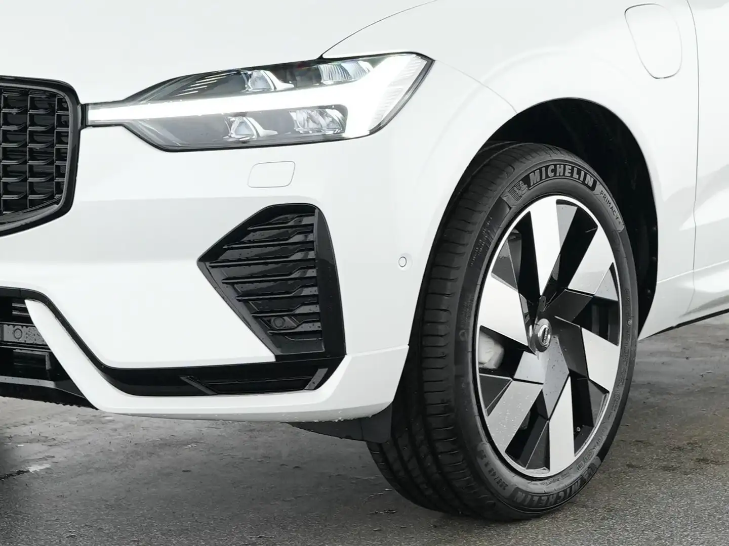 Volvo XC60 T6 AWD Plus Dark 360°/AHK/Pano/H&K Weiß - 2