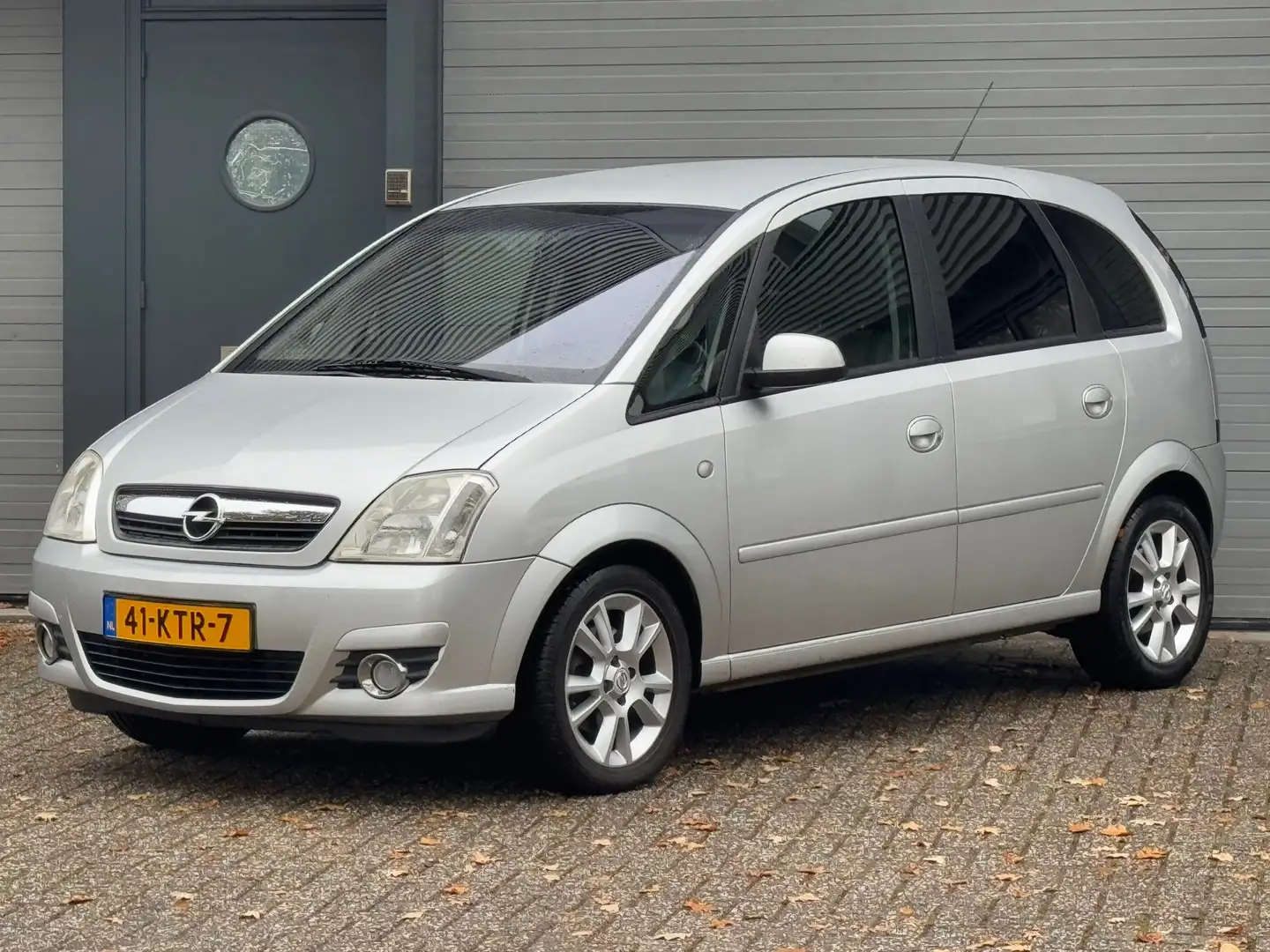Opel Meriva 1.6-16V Cosmo Grijs - 1