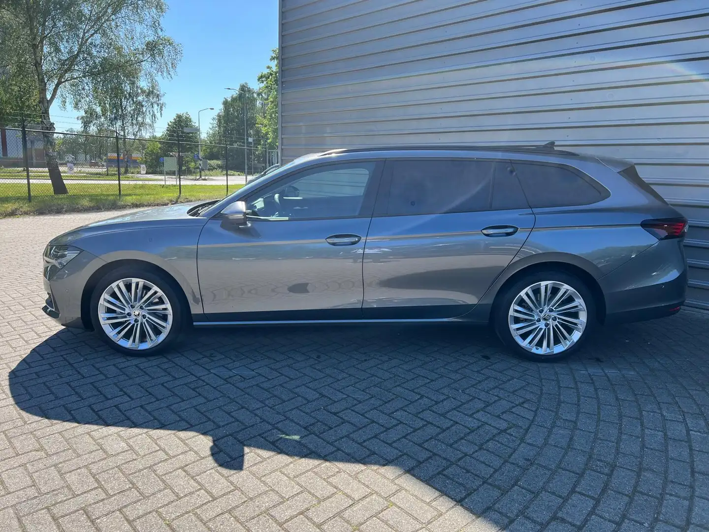 Skoda Superb Combi 1.5 TSI 150Pk Automaat MHEV First Edition Grijs - 2