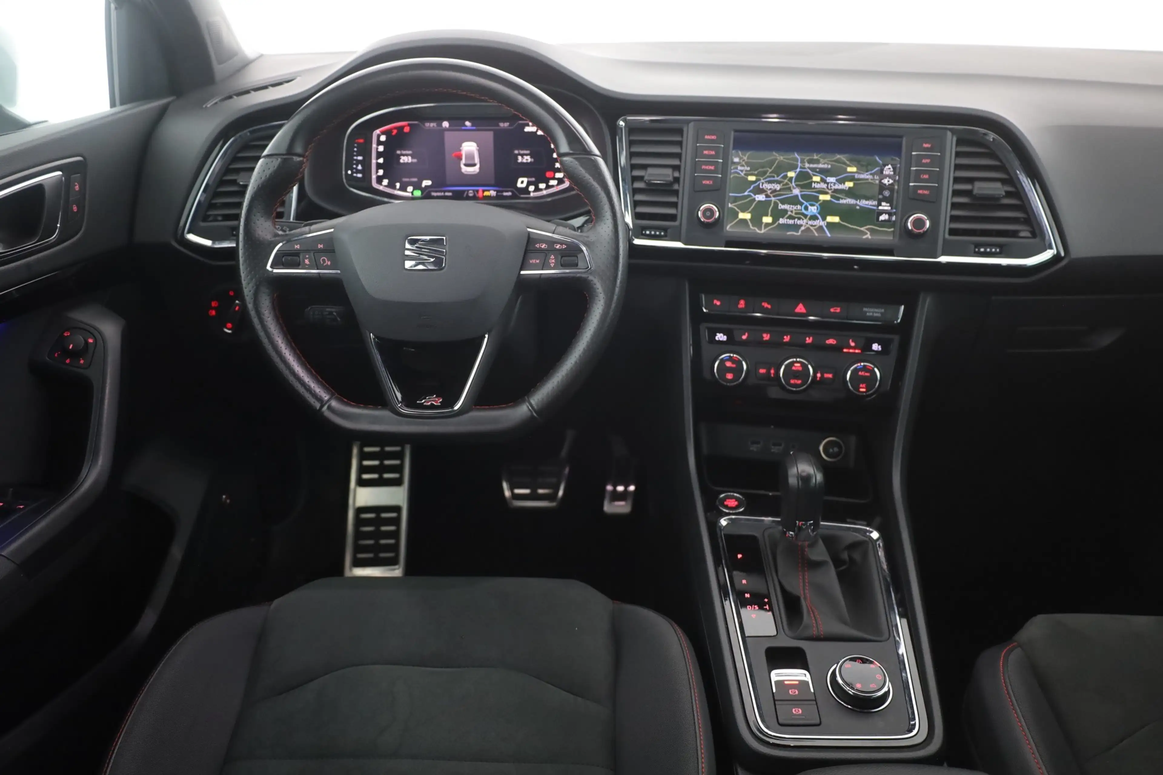 SEAT Ateca 2.0 TSI DSG FR 4Drive LED Navi 360° AHK — photo 10