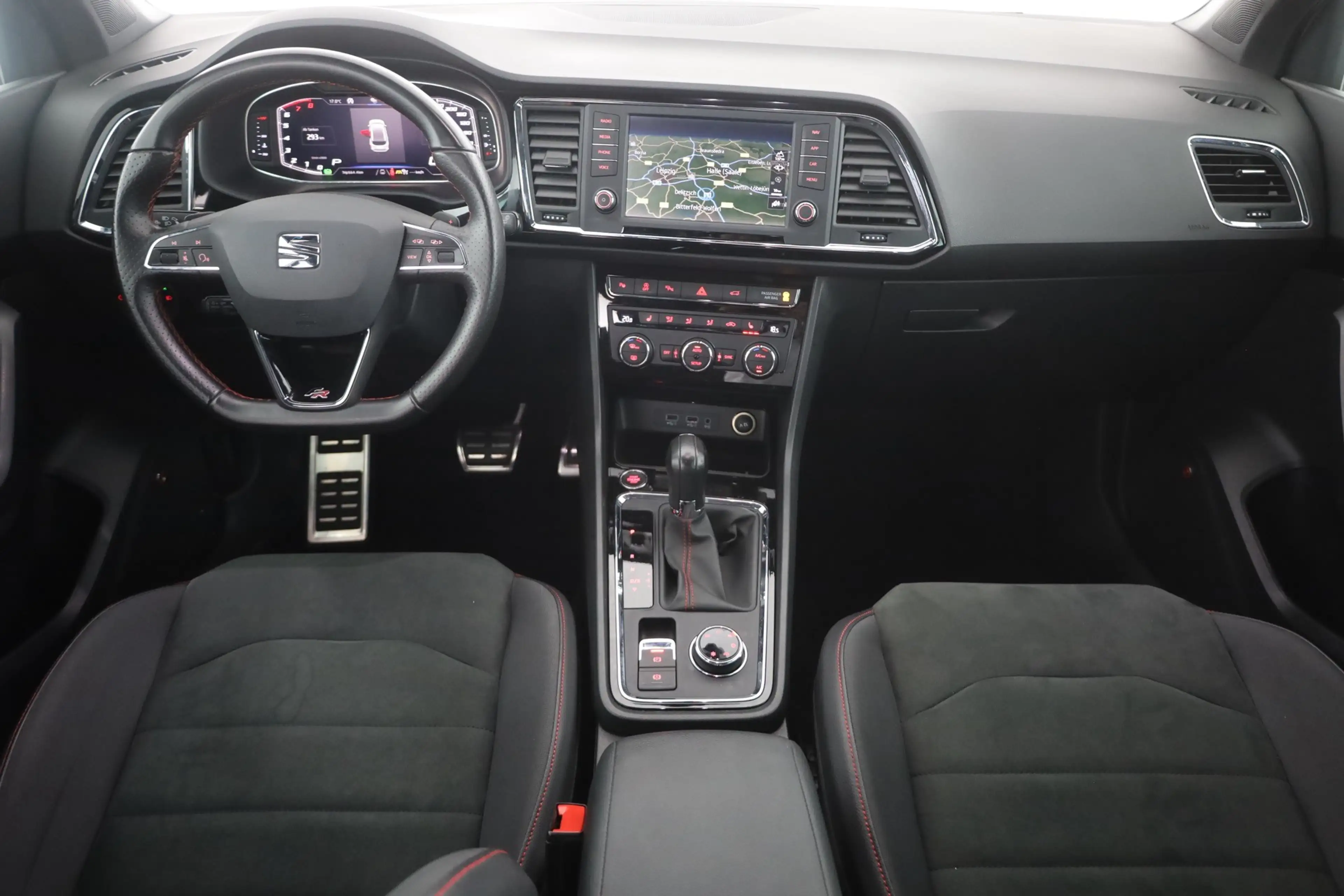 SEAT Ateca 2.0 TSI DSG FR 4Drive LED Navi 360° AHK — photo 9