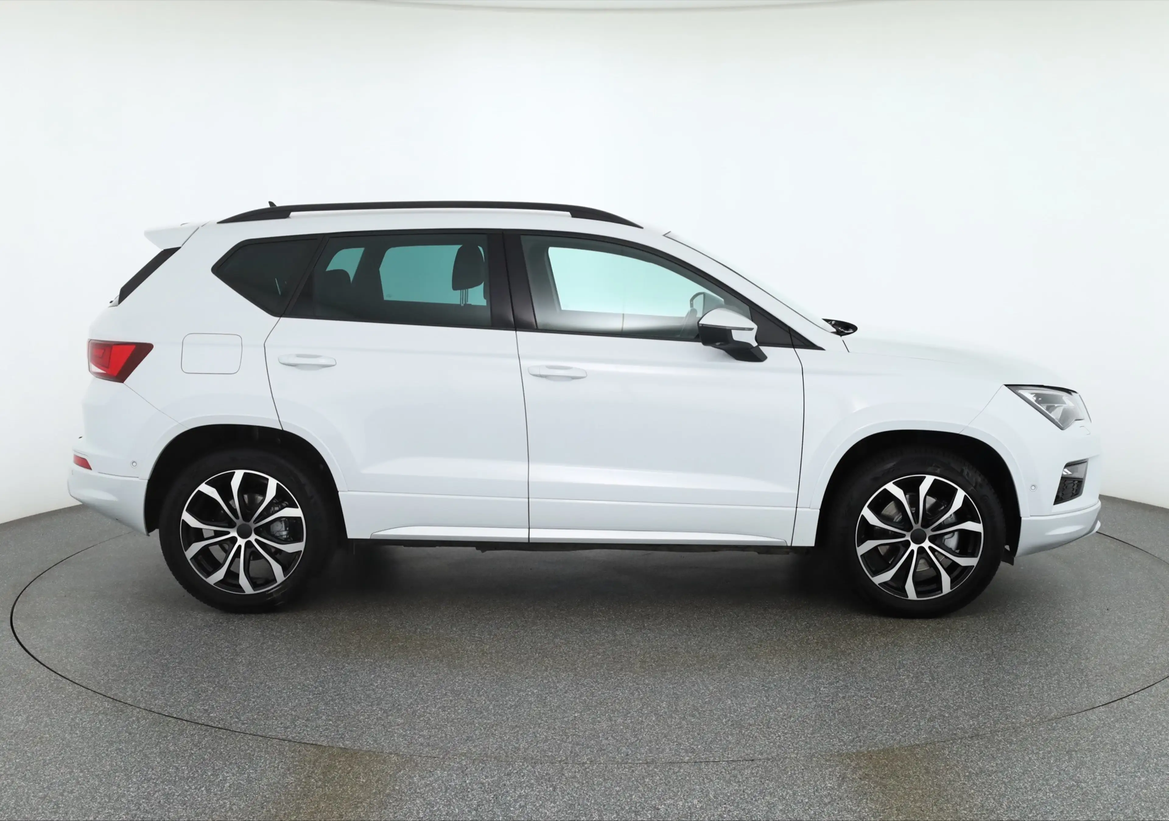 SEAT Ateca 2.0 TSI DSG FR 4Drive LED Navi 360° AHK — photo 6