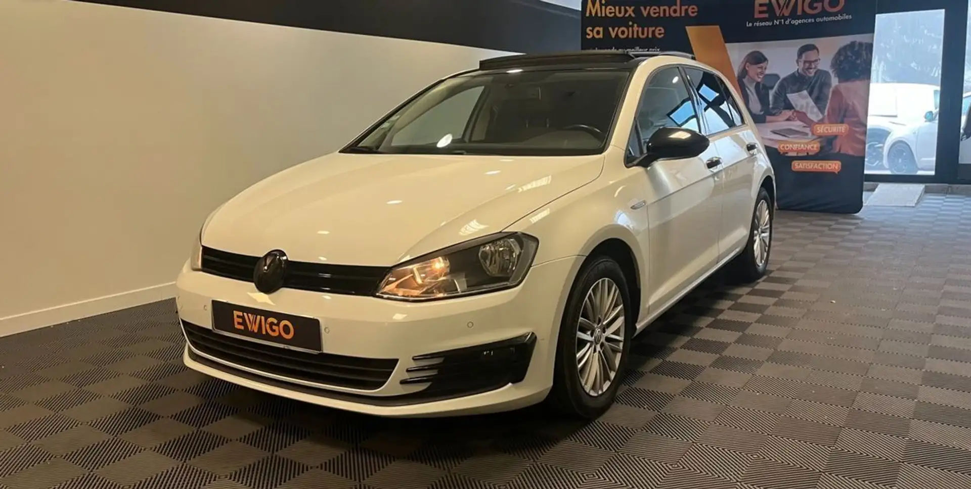 Volkswagen Golf 1.2 tsi 105 ch bluemotion cup + toit ouvrant Blanc - 2