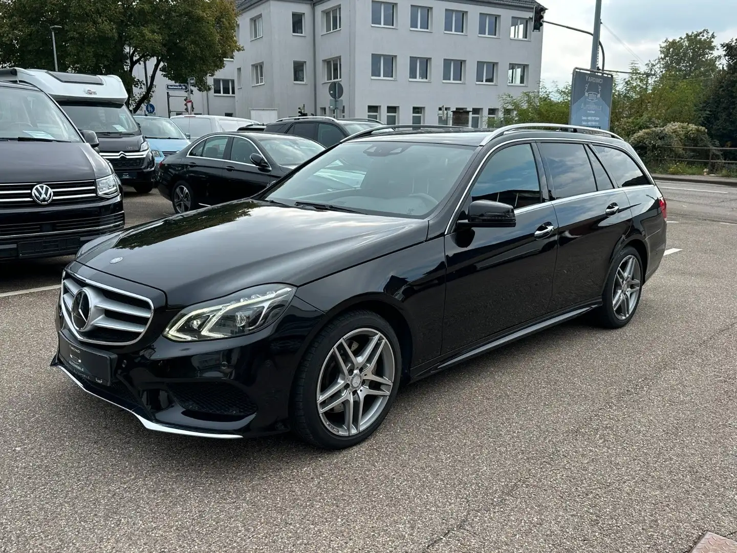 Mercedes-Benz E 400 T 4-Matic AMG*DSTR+*STANDHZG*FOND*AHK*ILS* Schwarz - 2