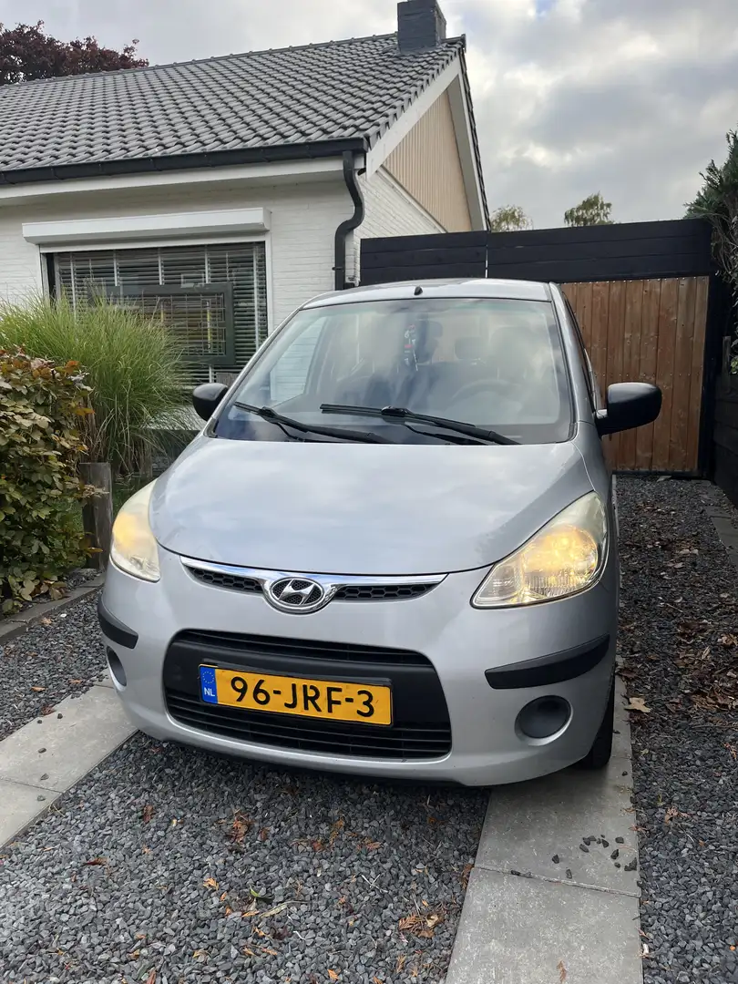 Hyundai i10 1.1 Active Cool Gris - 2