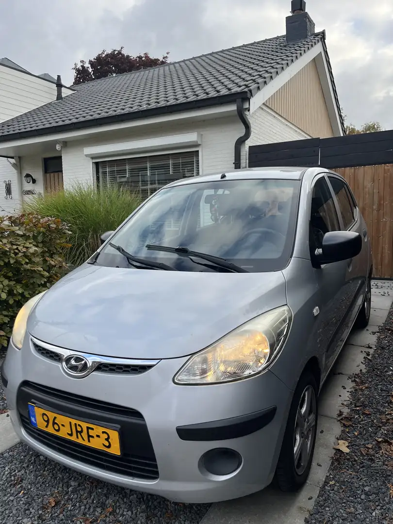 Hyundai i10 1.1 Active Cool Gris - 1