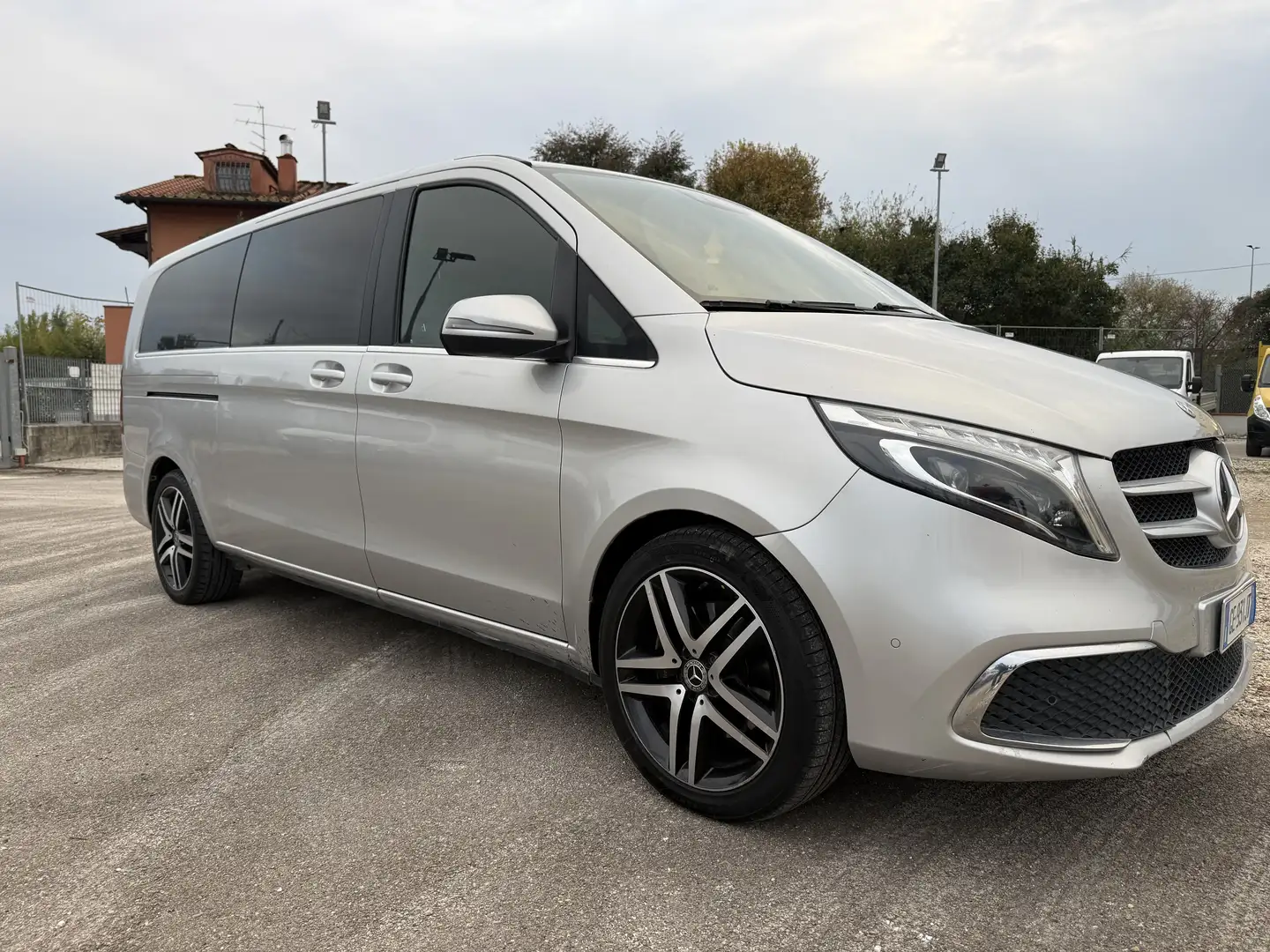 Mercedes-Benz V 300 premium 4 matic extra long - 1