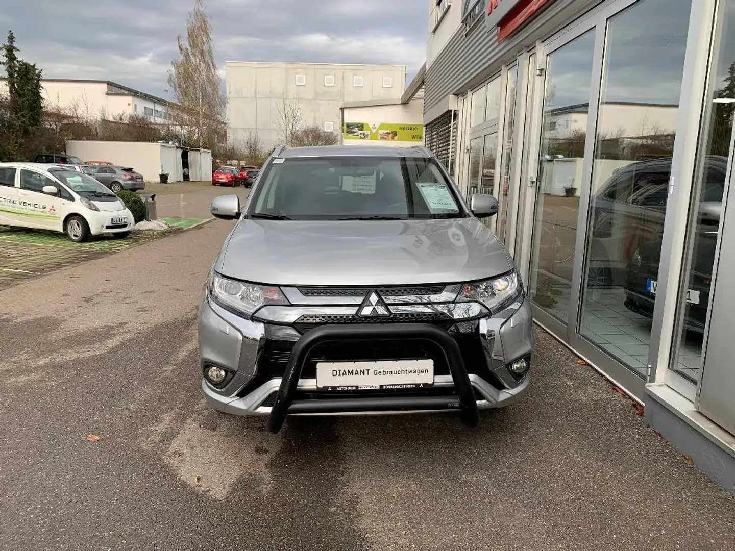 Mitsubishi Outlander Outlander Plug-in Hybrid Diamant 2.4 MIVEC 4WD Silber - 2