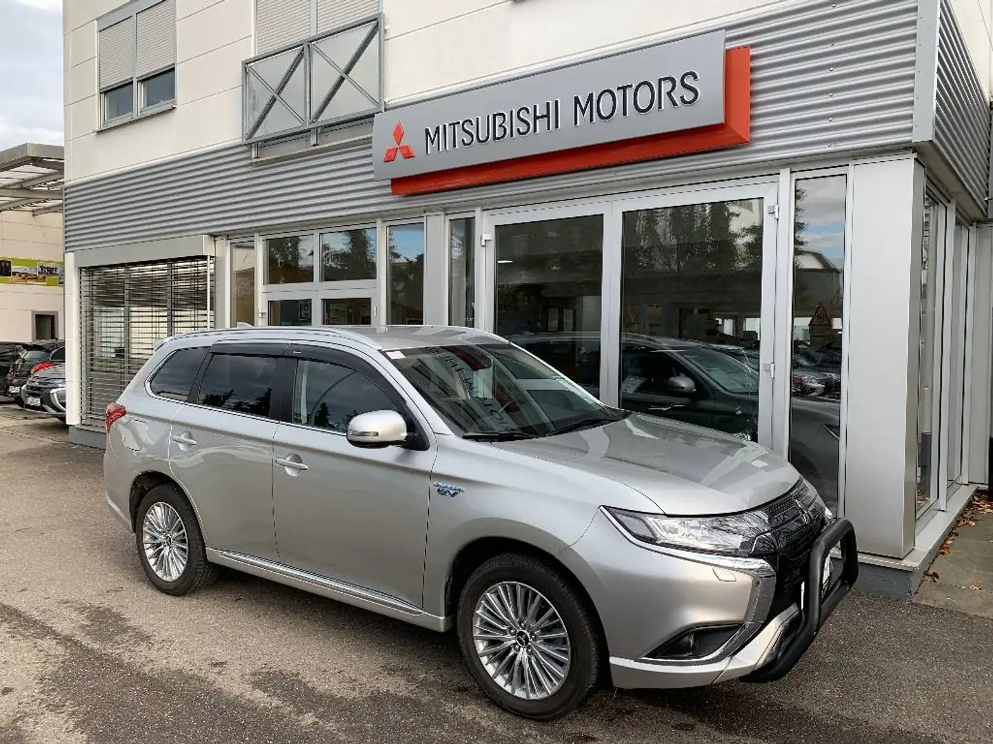 Mitsubishi Outlander Outlander Plug-in Hybrid Diamant 2.4 MIVEC 4WD Silber - 1