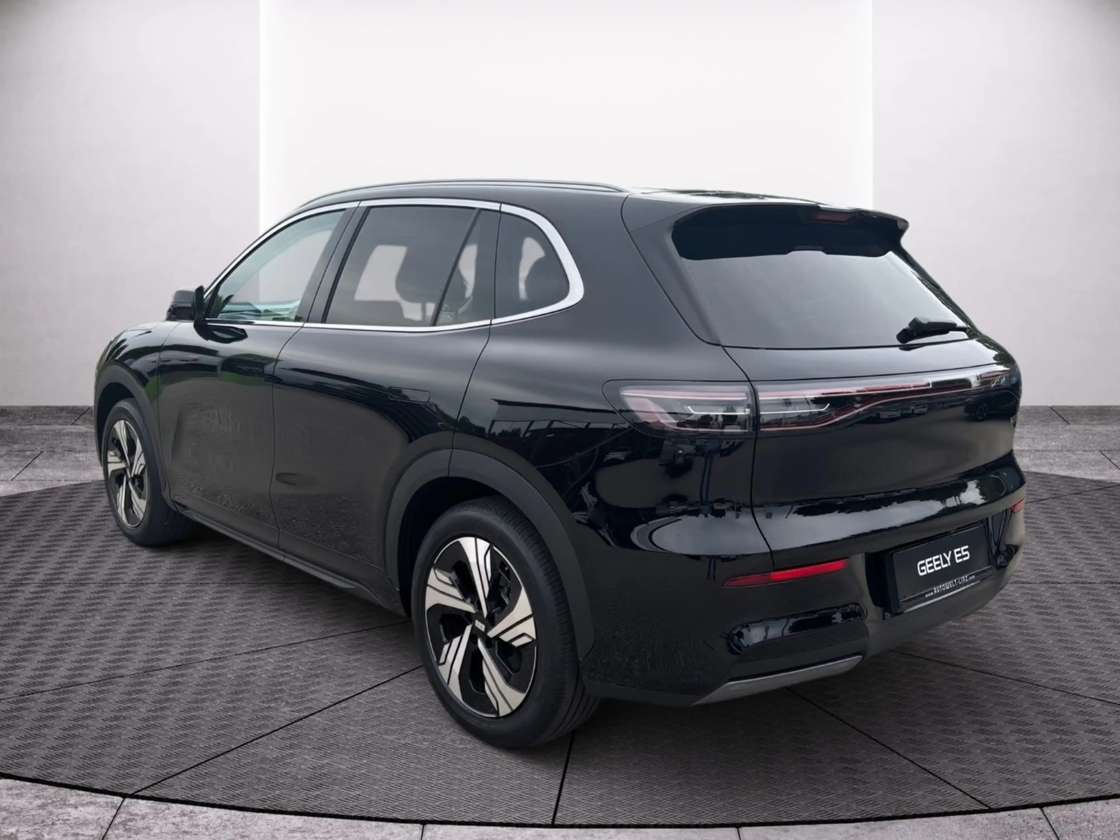 Geely E5 MAX+ ACC+LED+Navi+Pano+SD+SHZ+Standh.+360+LM — photo 4