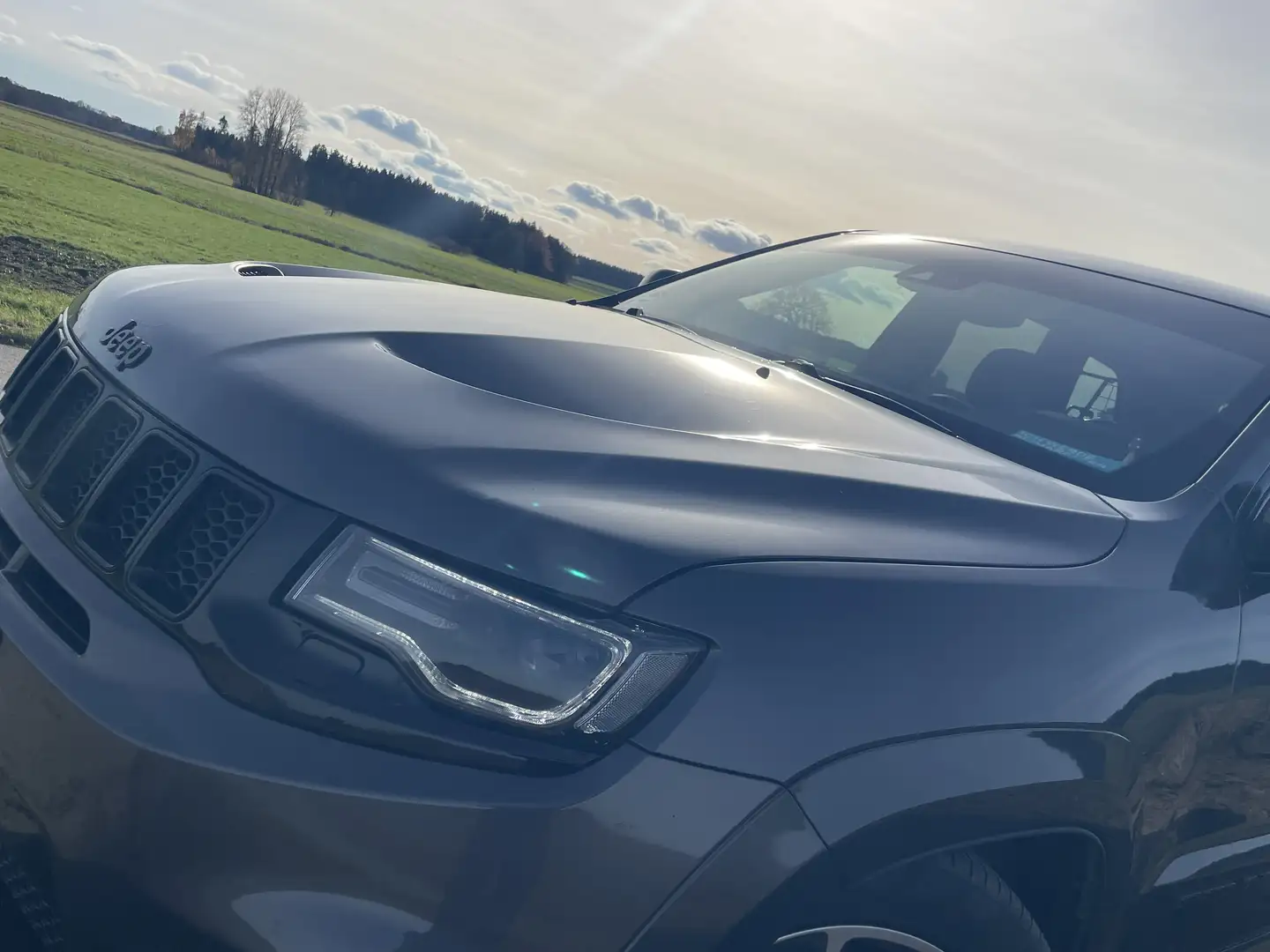 Jeep Grand Cherokee SRT Grau - 2