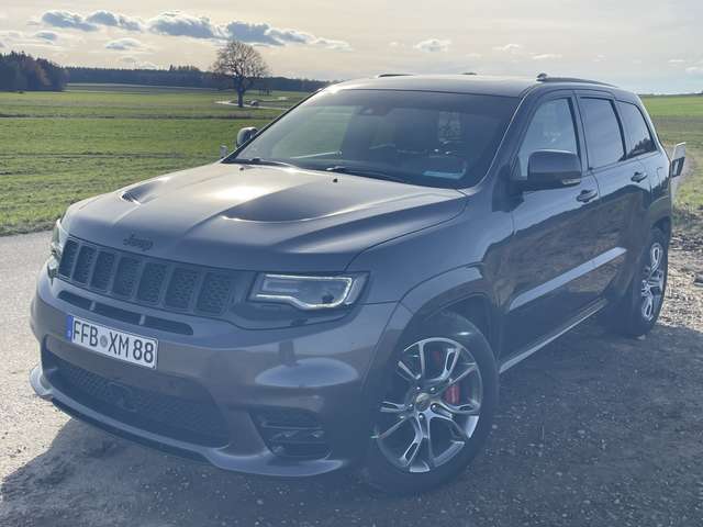Imagine Jeep Grand Cherokee SRT